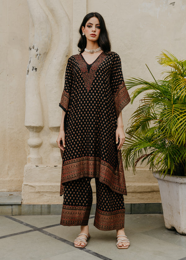 Black Booti Jaal Handcrafted Kaaftan
