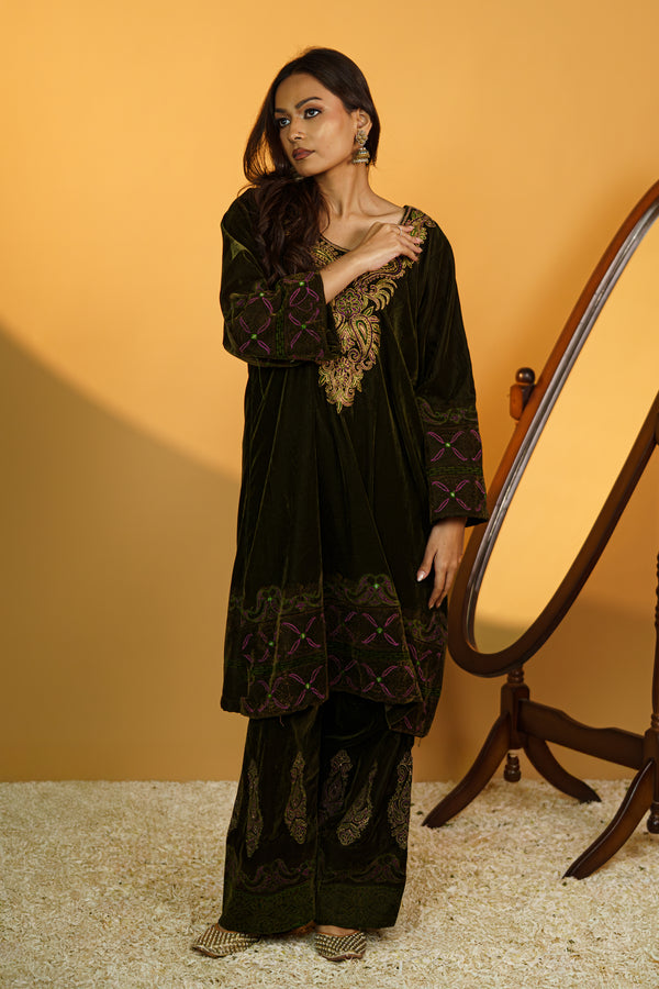 Mehndi Royale Velvet Suit Set